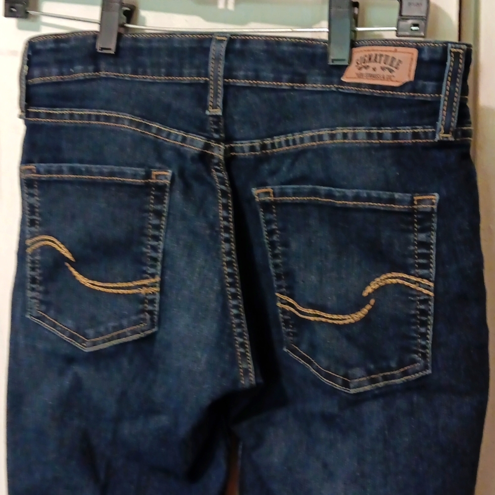 Like new Signature Levi Strauss & Co Jeans , Women's, Sz 8 W29 L30